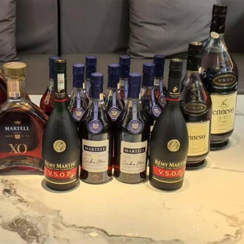 重庆夜总会招聘-豪情伯爵KTV招聘服务生，提供宿舍